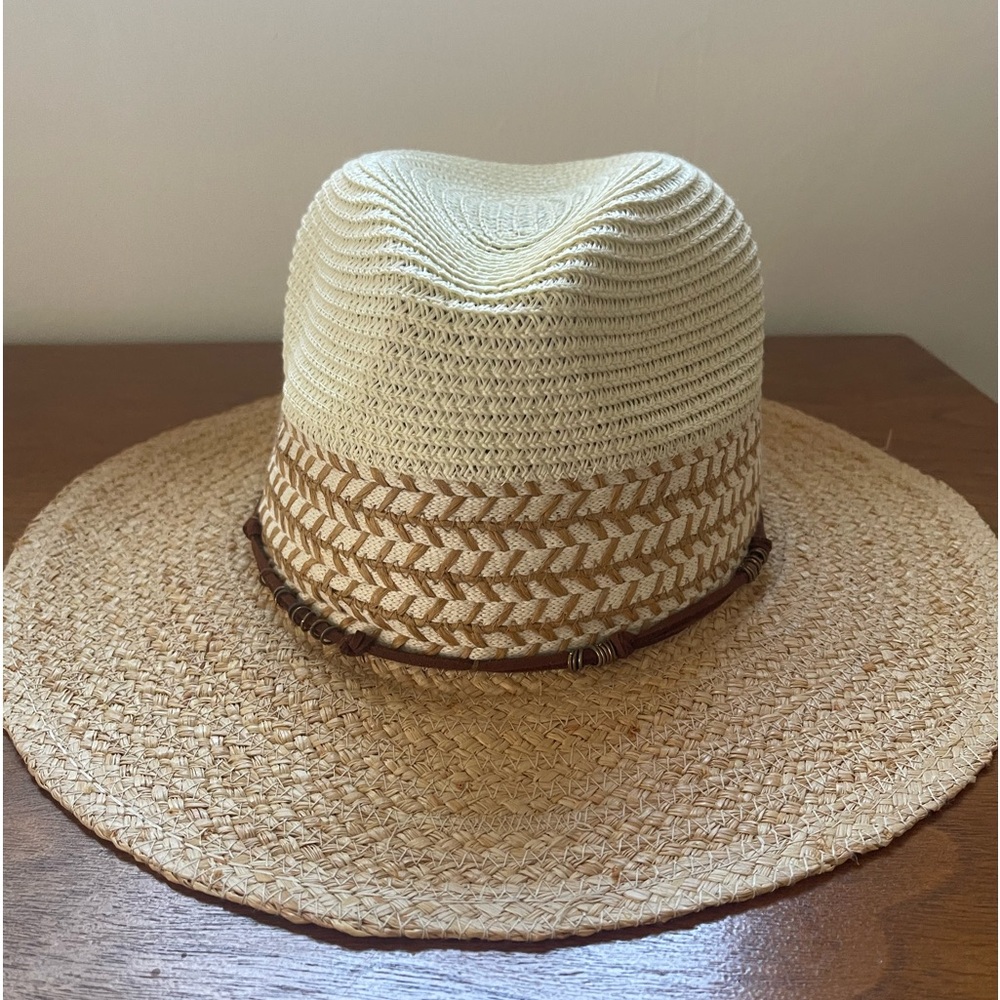 Super cute summer hat, never worn.